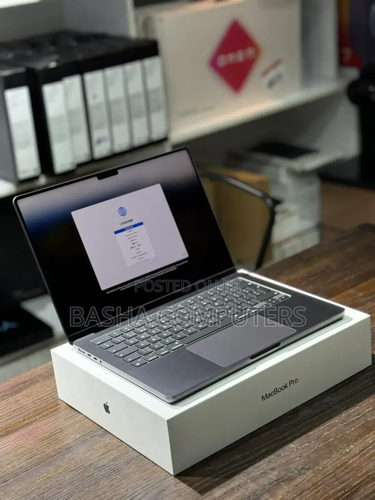 New Laptop Apple MacBook Pro 2023 M3 Pro 18GB Apple M3 Pro SSD 512GB
