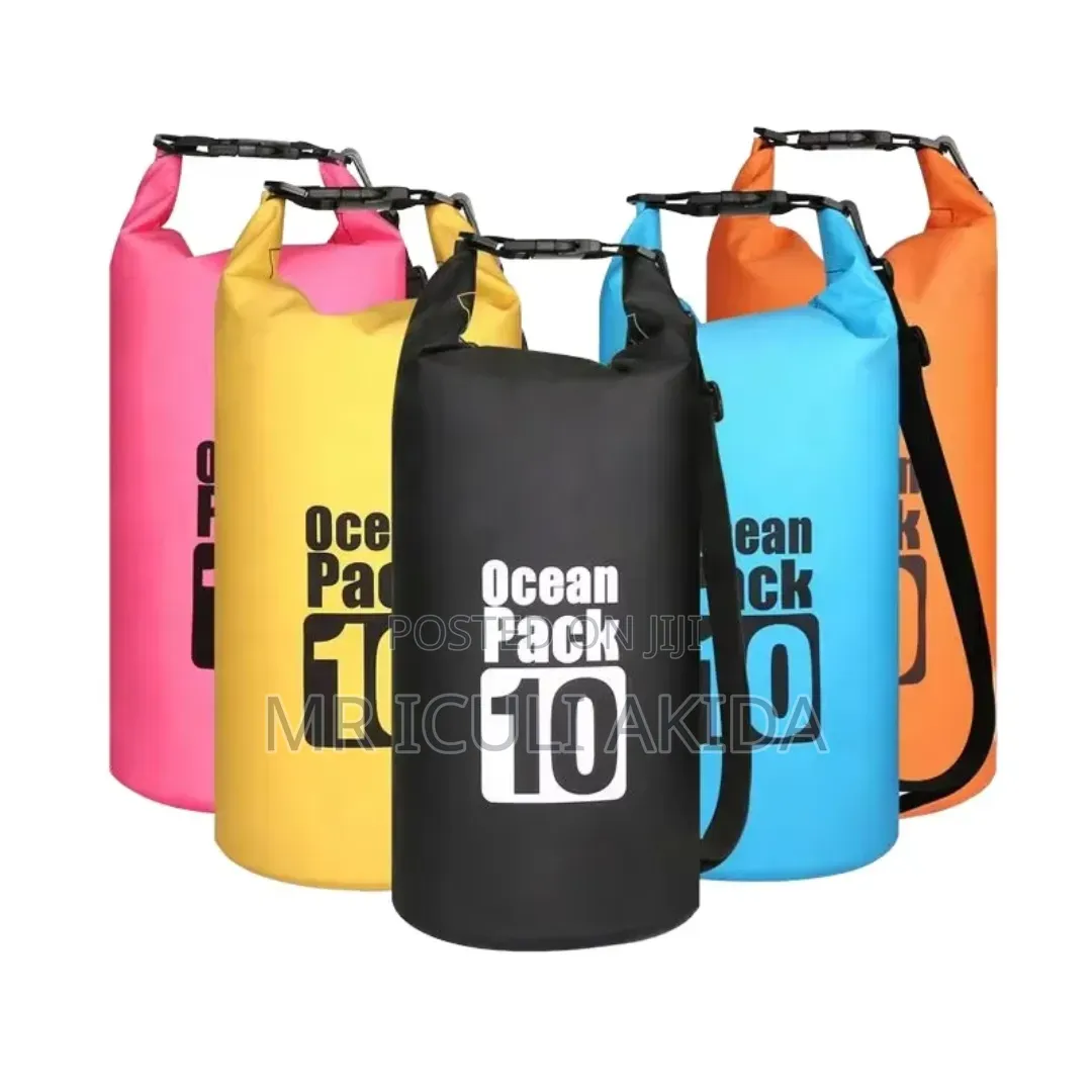 10ltr Waterproof Dry Roll Top Bags WTH Shoulder Strap Fr Easy Carrying