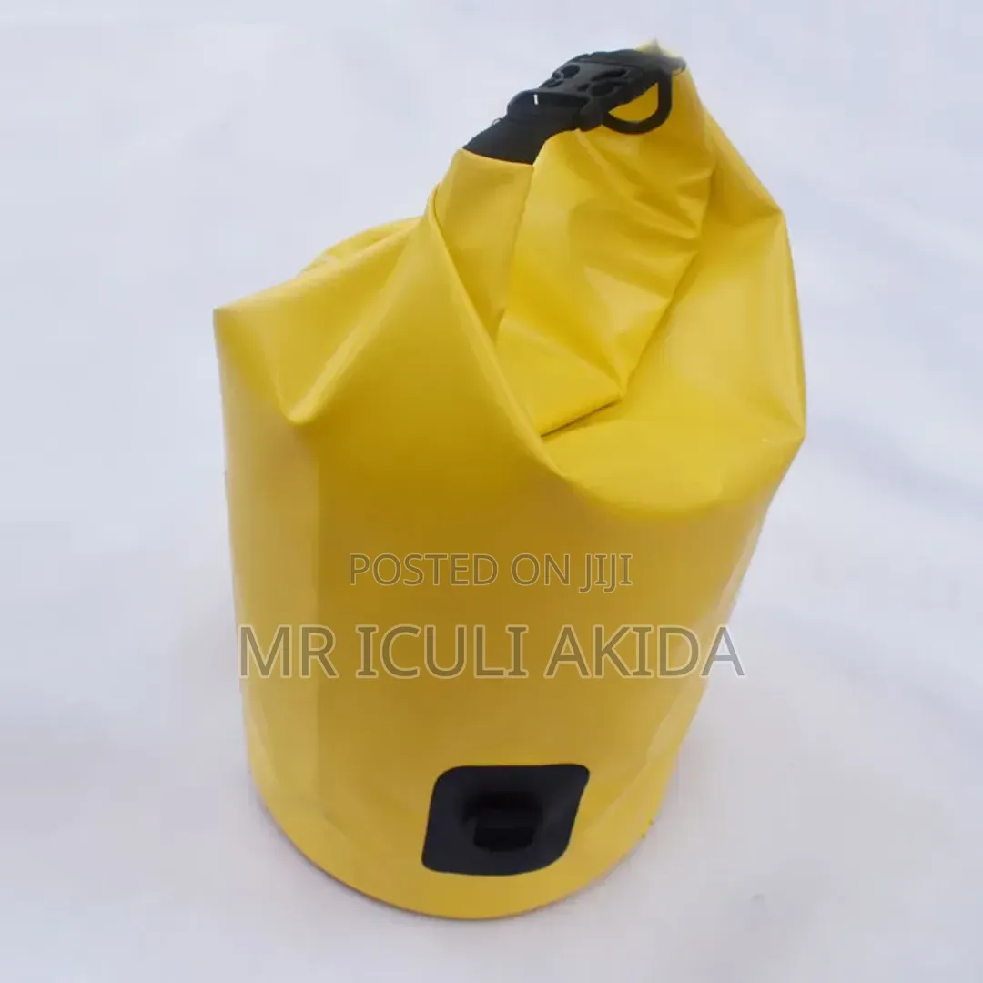 15ltr Waterproof Dry Roll Top Bags WTH Shoulder Strap Fr Easy Carrying