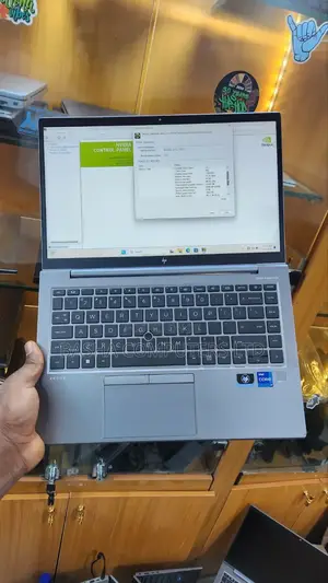 New Laptop HP ZBook Firefly G8 16GB Intel Core i7 SSHD+SSD 512GB