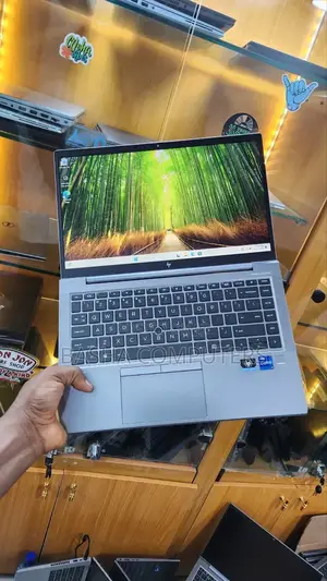 New Laptop HP ZBook Firefly G8 16GB Intel Core i7 SSHD+SSD 512GB