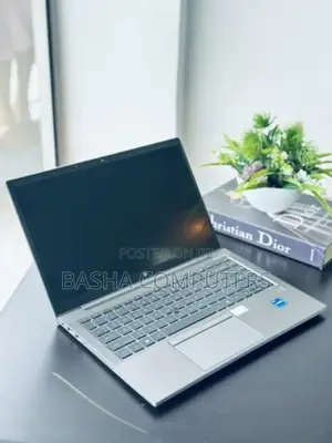 New Laptop HP ZBook Firefly G8 16GB Intel Core i7 SSHD+SSD 512GB
