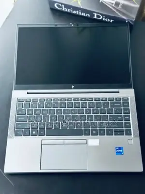 New Laptop HP ZBook Firefly G8 16GB Intel Core i7 SSHD+SSD 512GB