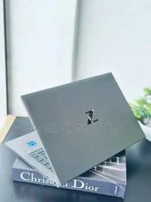 New Laptop HP ZBook Firefly G8 16GB Intel Core i7 SSHD+SSD 512GB