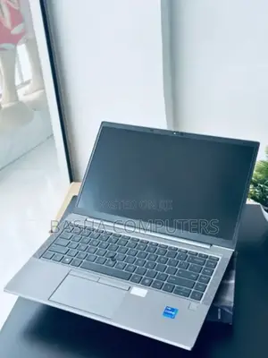 New Laptop HP ZBook Firefly G8 16GB Intel Core i7 SSHD+SSD 512GB