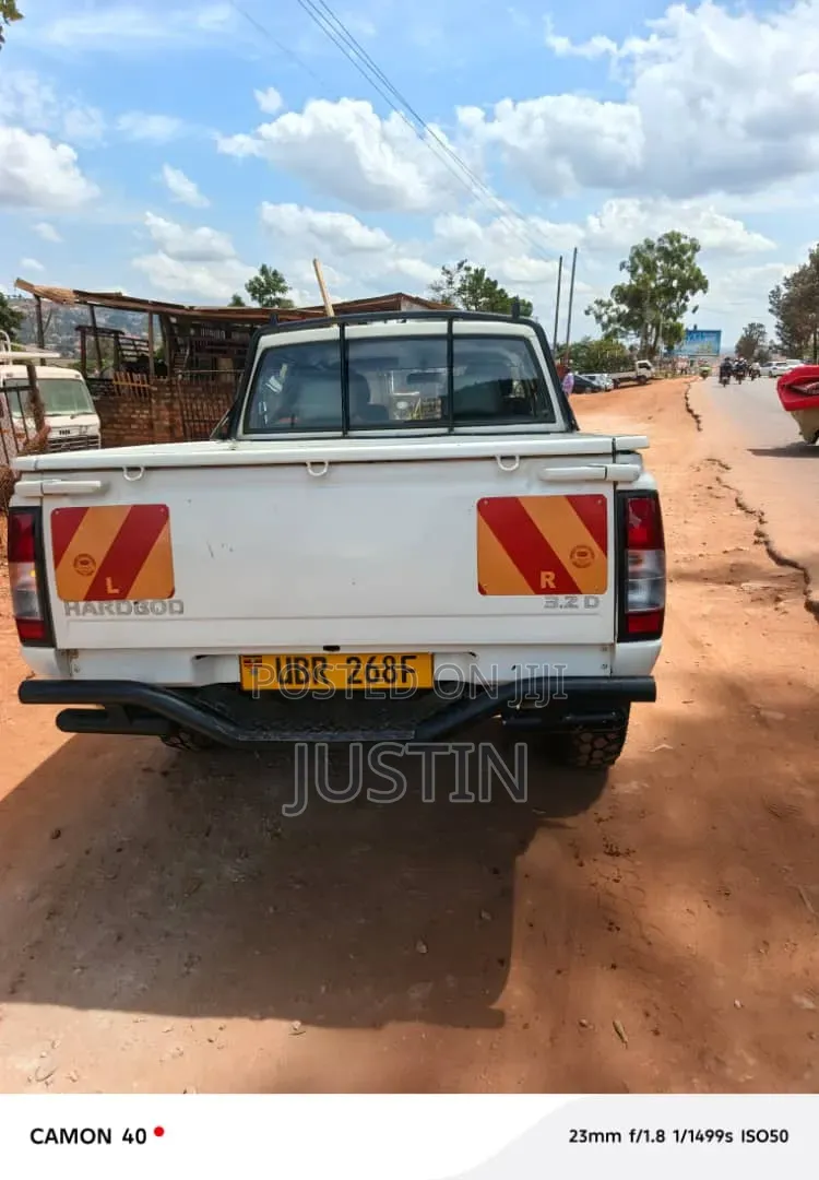 Nissan DoubleCab 2012 White