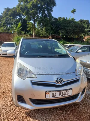 Toyota Ractis 2015 Silver