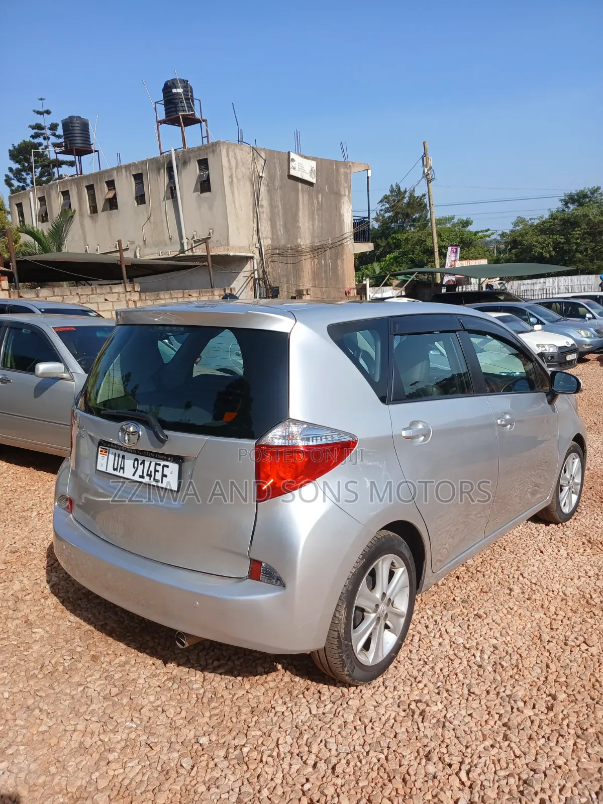 Toyota Ractis 2015 Silver