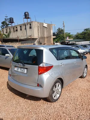 Toyota Ractis 2015 Silver