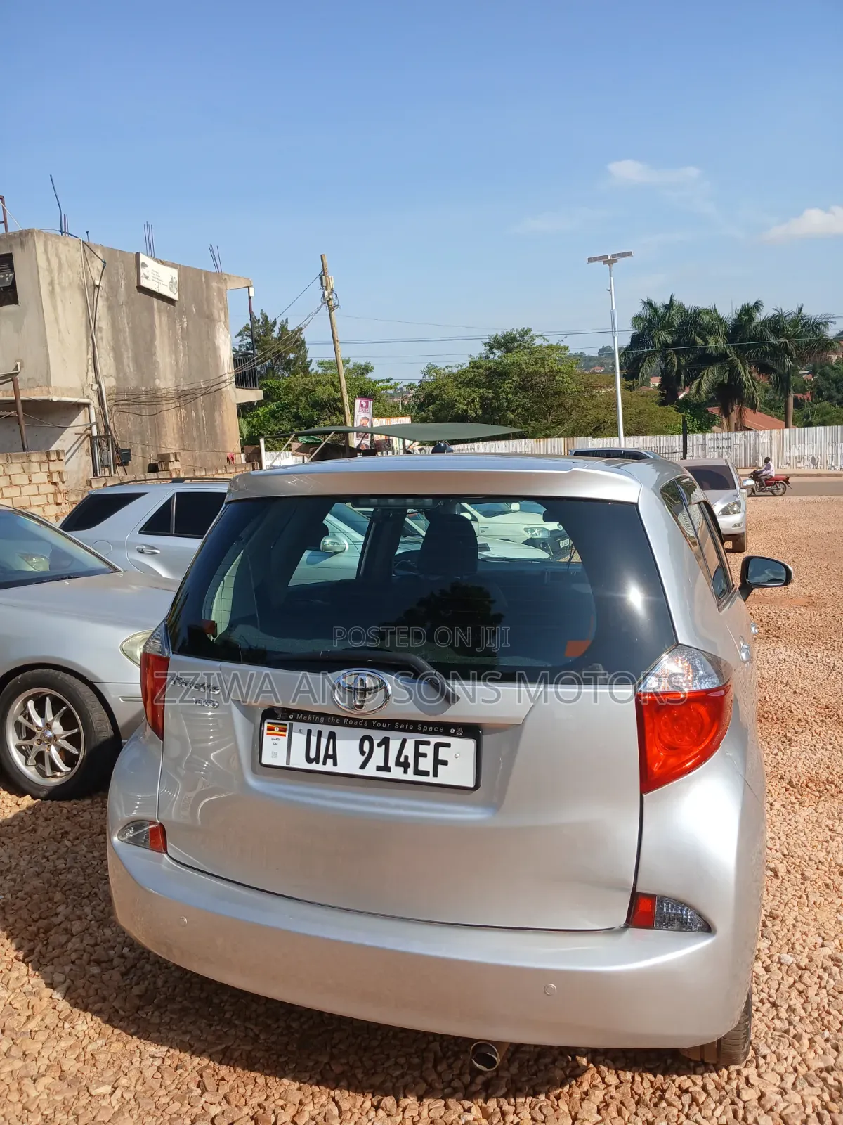 Toyota Ractis 2015 Silver