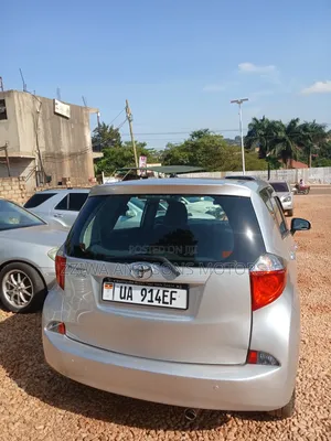 Toyota Ractis 2015 Silver