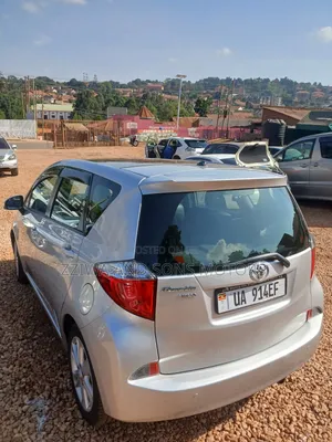 Toyota Ractis 2015 Silver
