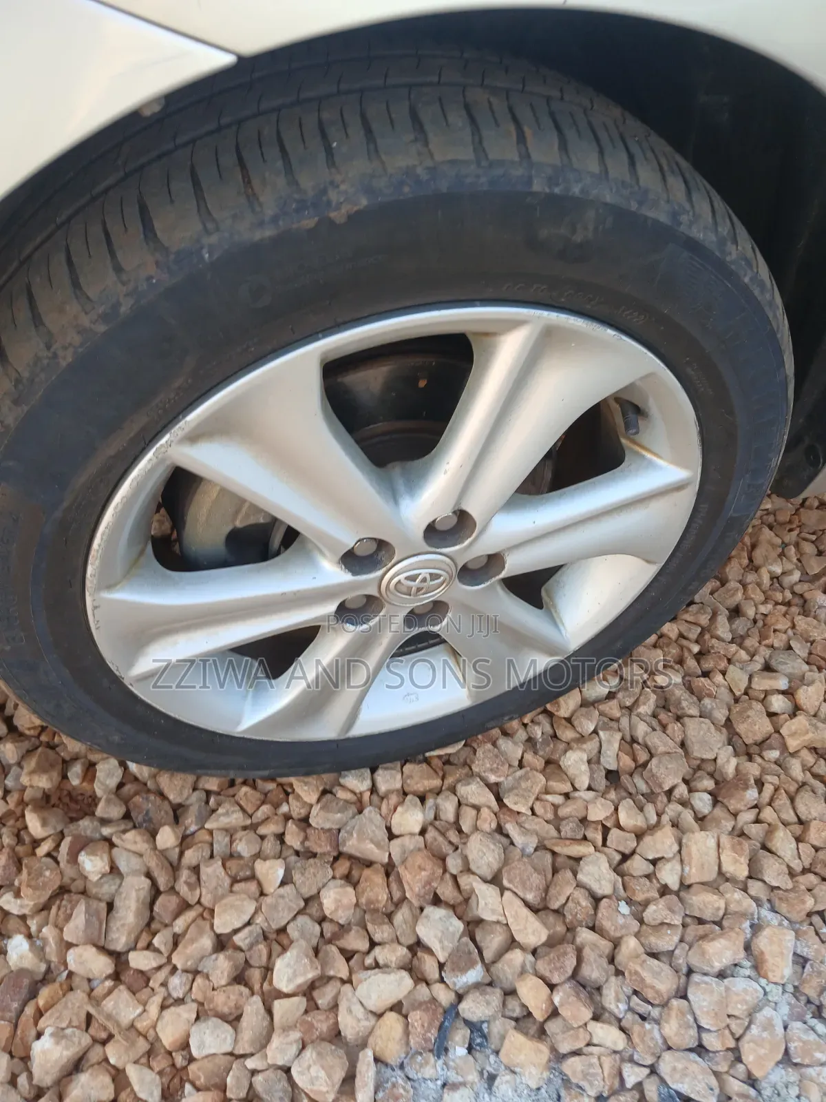 Toyota Ractis 2015 Silver