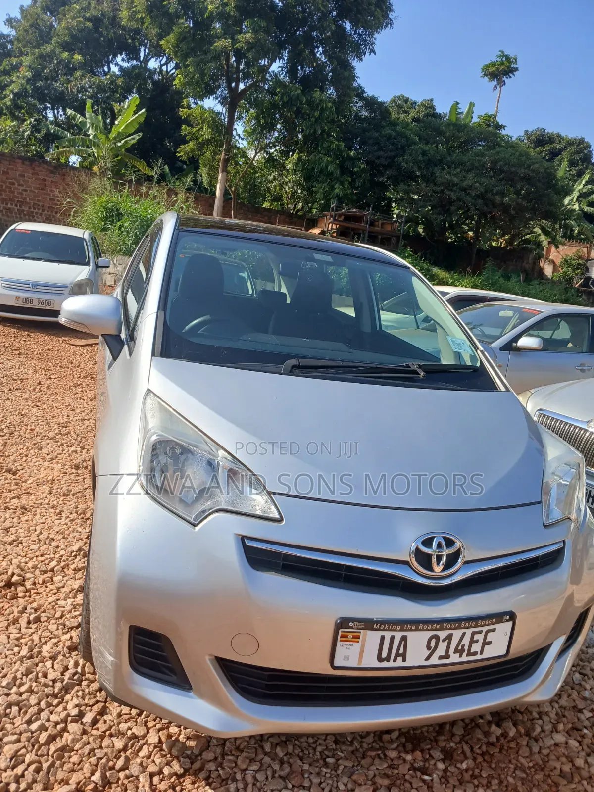 Toyota Ractis 2015 Silver