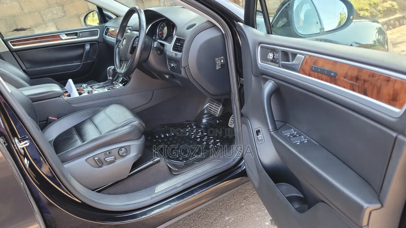 Volkswagen Touareg 2012 Black