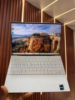 New Laptop Dell XPS 13 16GB Intel Core i5 SSD 512GB