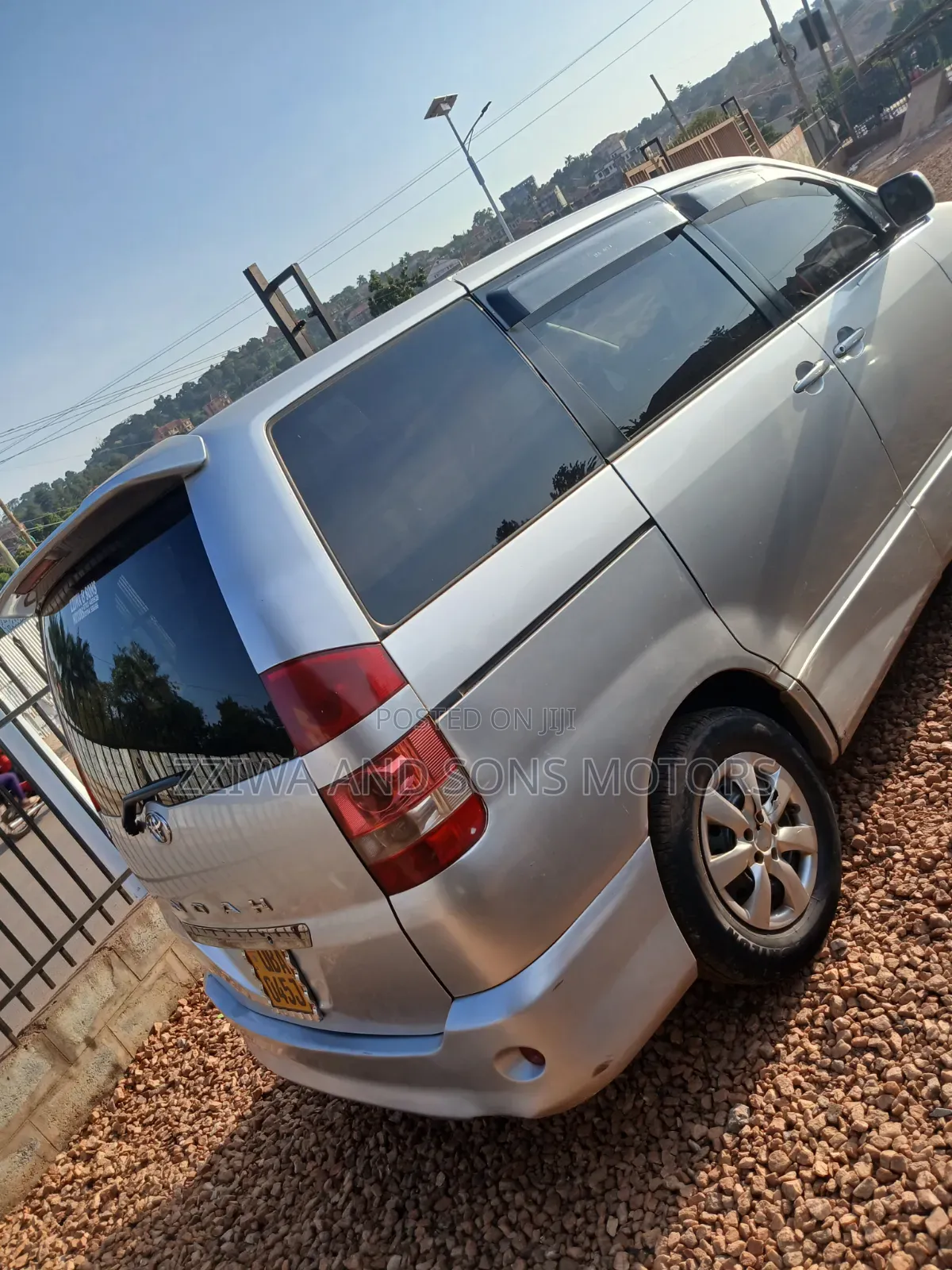 Toyota Noah 2003 Silver