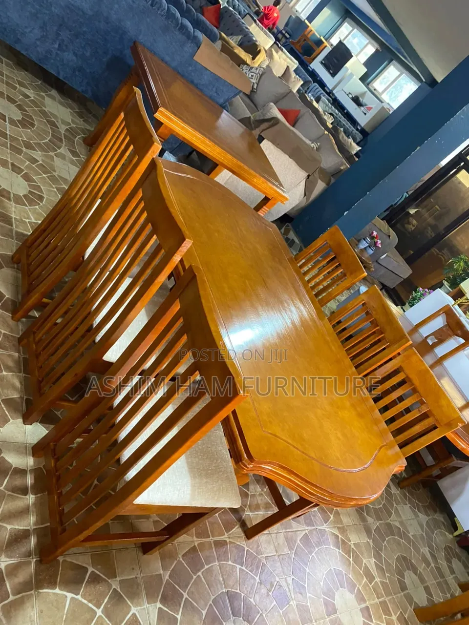 Quality Luxurious Dinning Table