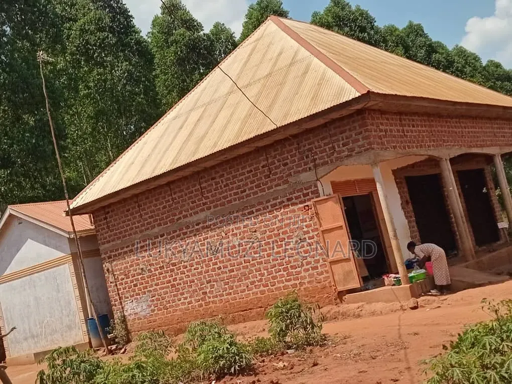 Furnished 8bdrm House in Namusenza Properties, Luwero TC for sale