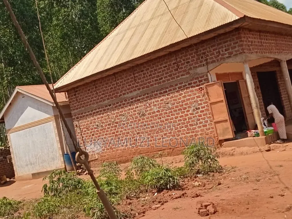 Furnished 8bdrm House in Namusenza Properties, Luwero TC for sale
