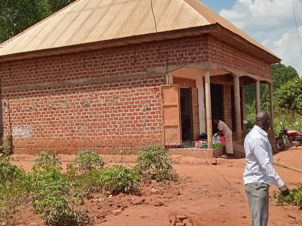 Furnished 8bdrm House in Namusenza Properties, Luwero TC for sale