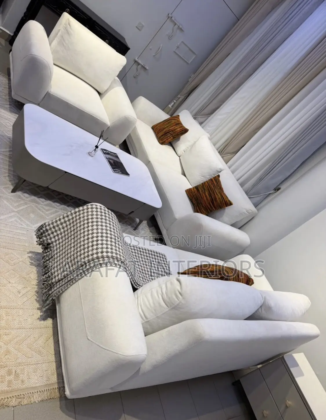 Beautiful Modern White Living Room Set in Excellent Condition!