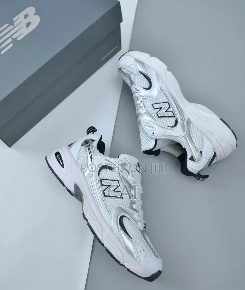 New Balance 530 Sneakers. Silver White