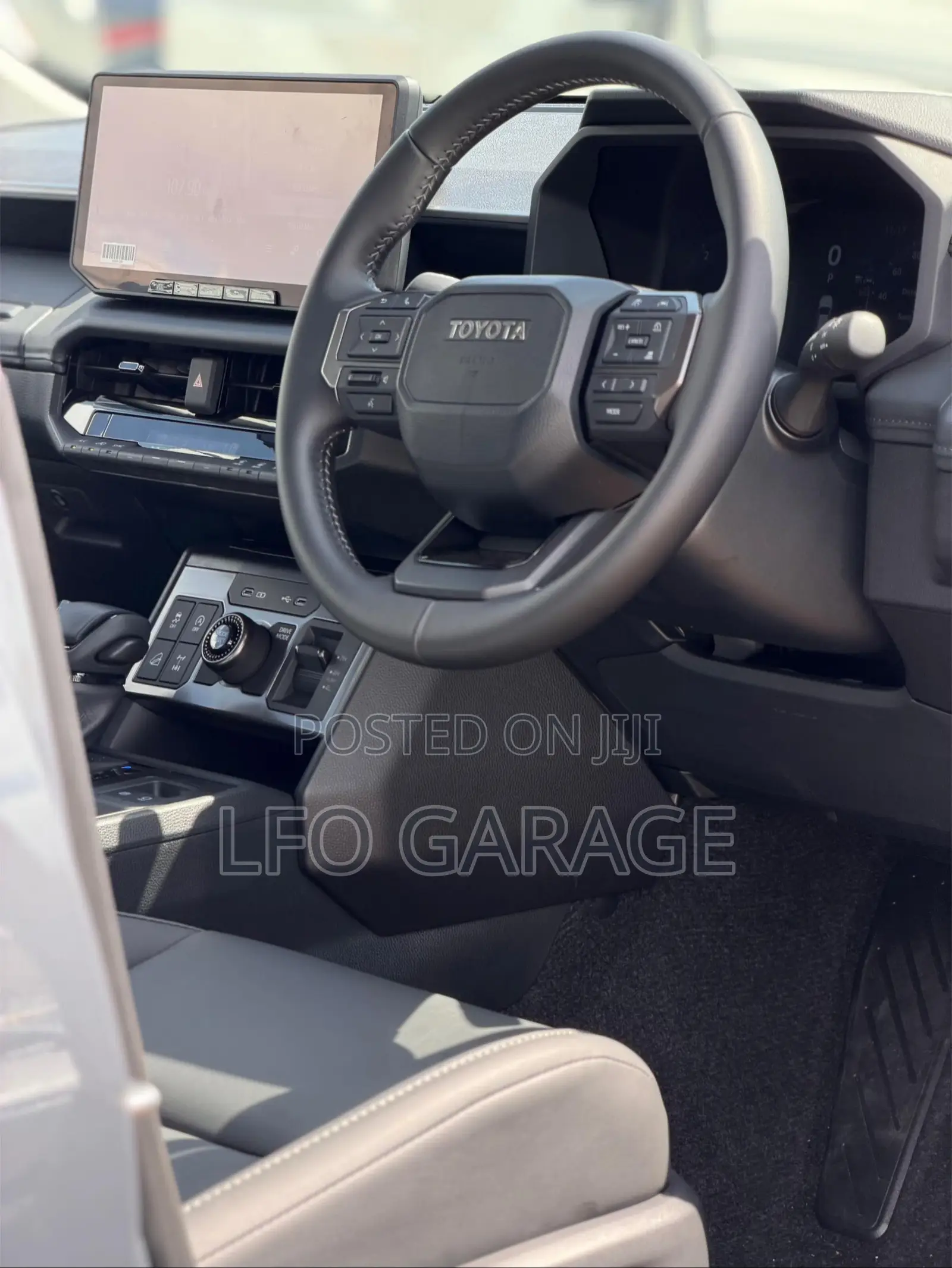 New Toyota Hilux 2025 Gray