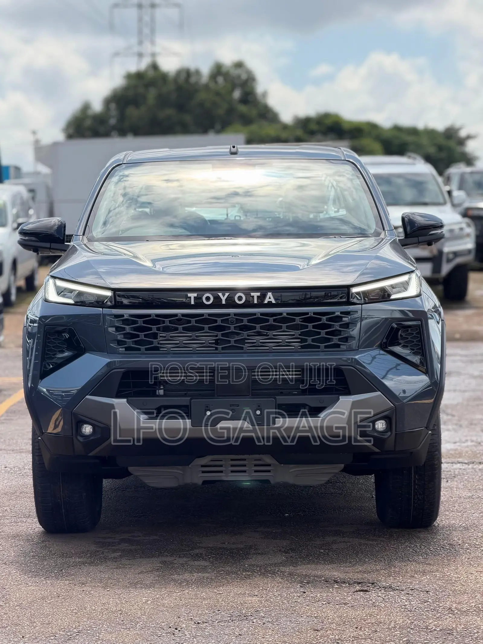 New Toyota Hilux 2025 Gray
