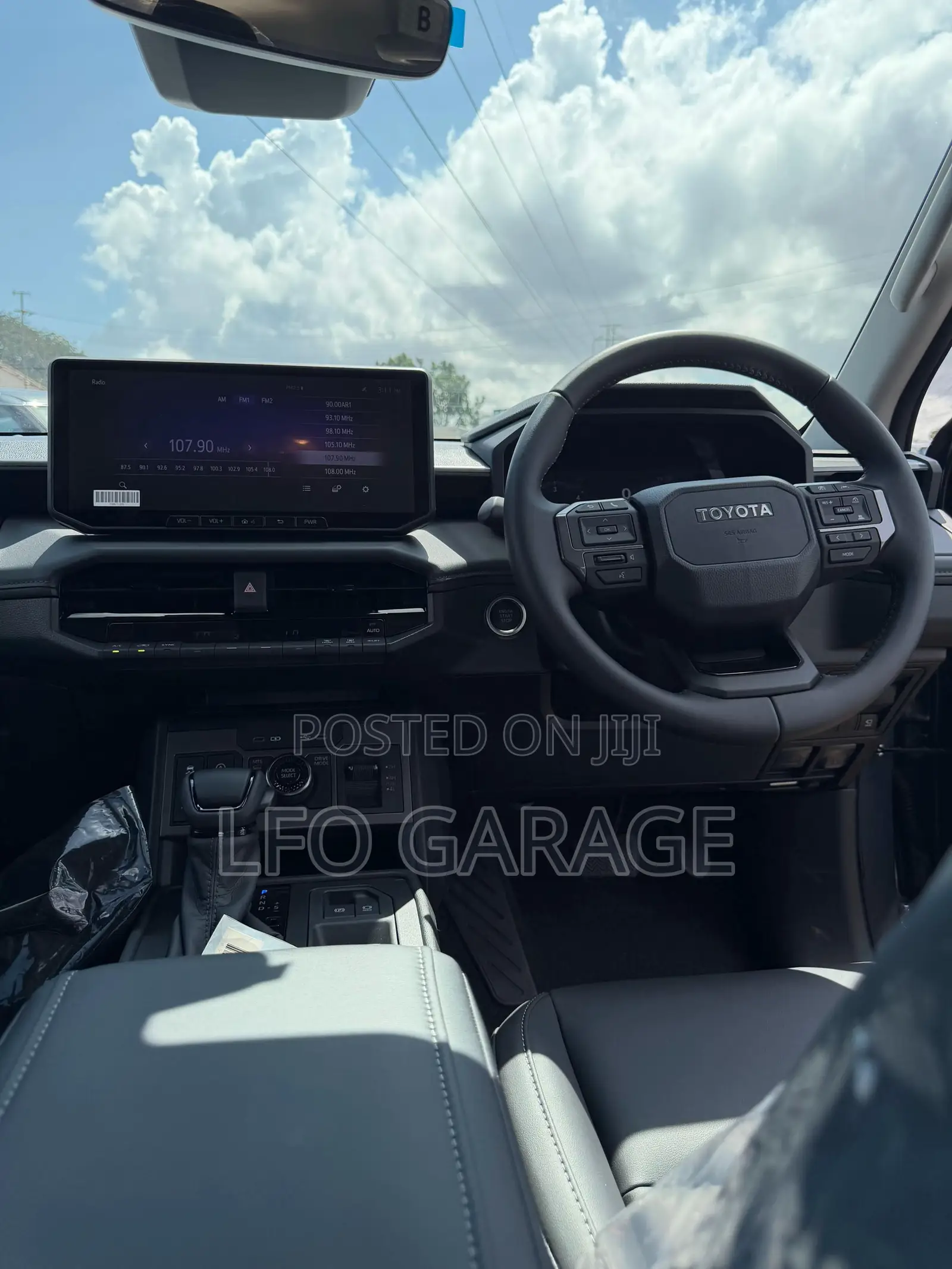 New Toyota Hilux 2025 Gray