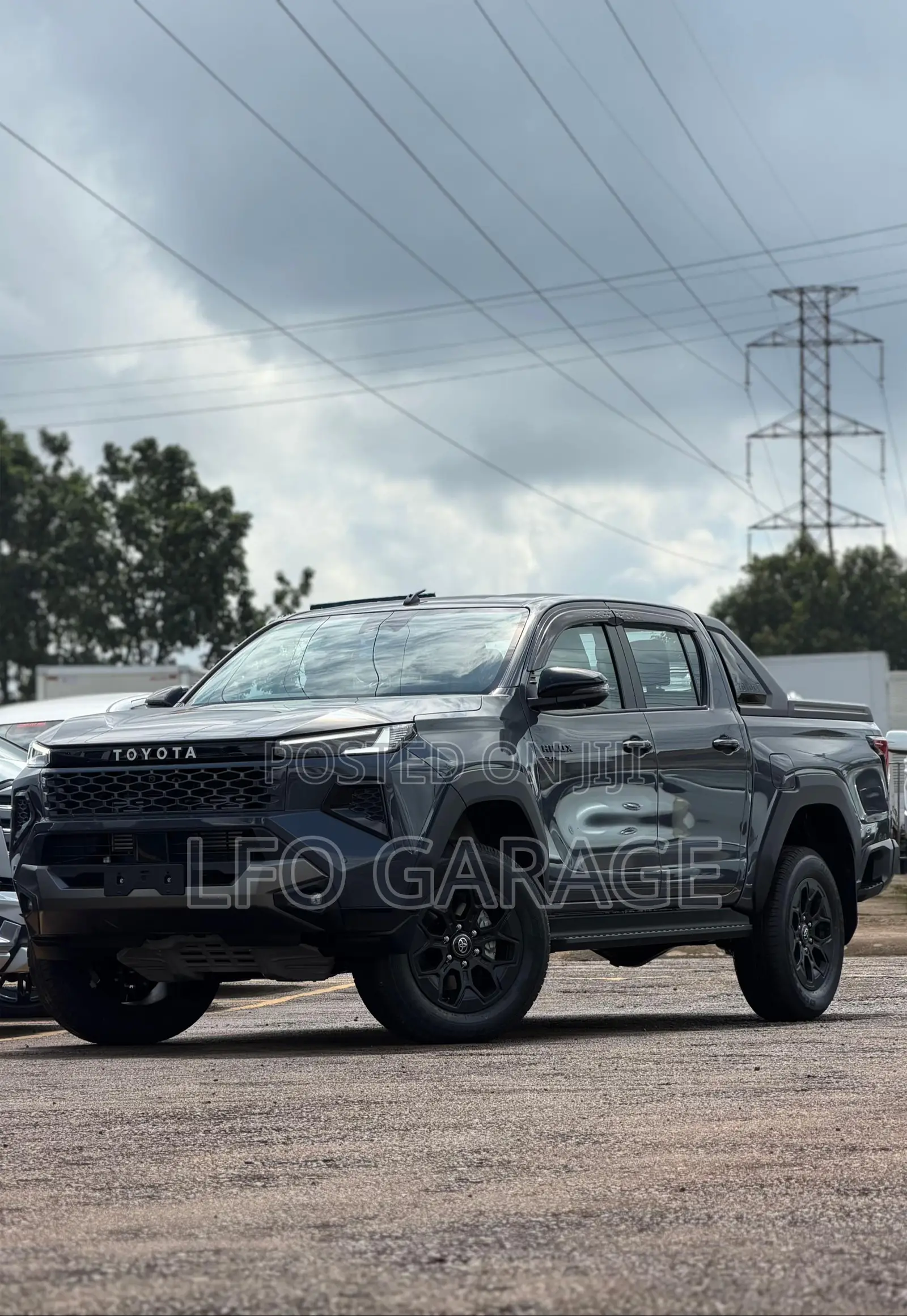 New Toyota Hilux 2025 Gray