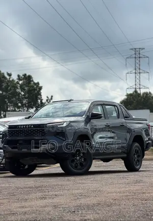 New Toyota Hilux 2025 Gray