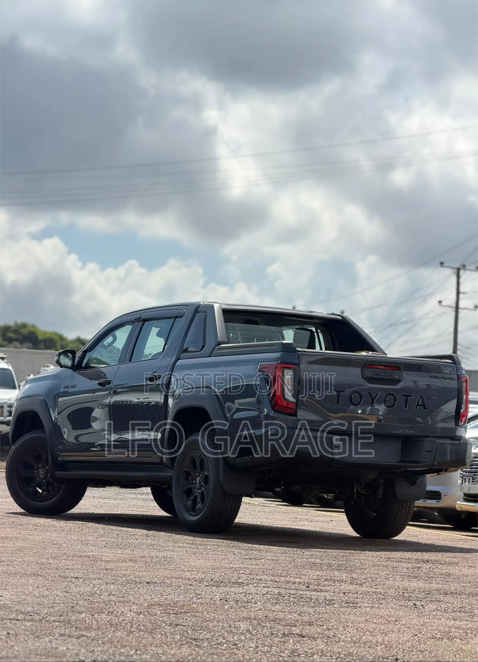 New Toyota Hilux 2025 Gray