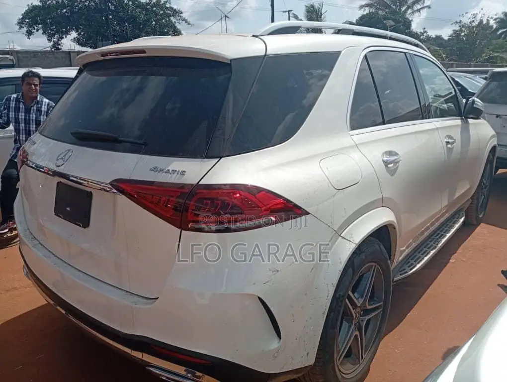 Mercedes-Benz GLE-Class GLE 300d 4MATIC 2019 White