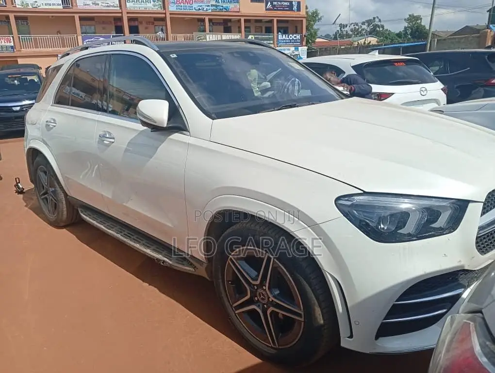 Mercedes-Benz GLE-Class GLE 300d 4MATIC 2019 White
