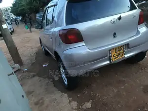 Toyota Vitz 2005 Silver