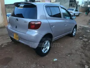 Toyota Vitz 2005 Silver