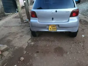 Toyota Vitz 2005 Silver