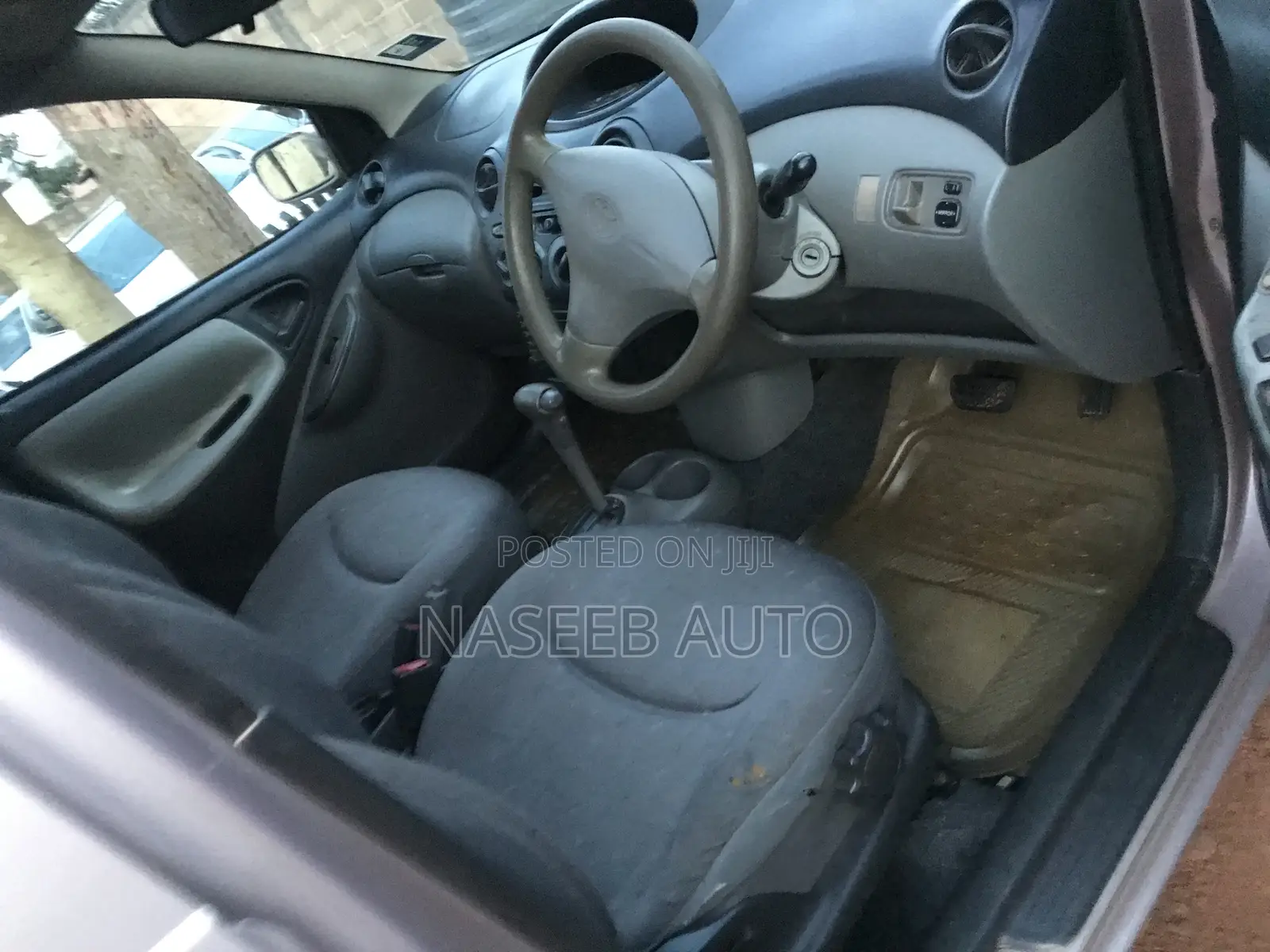 Toyota Vitz 2005 Silver