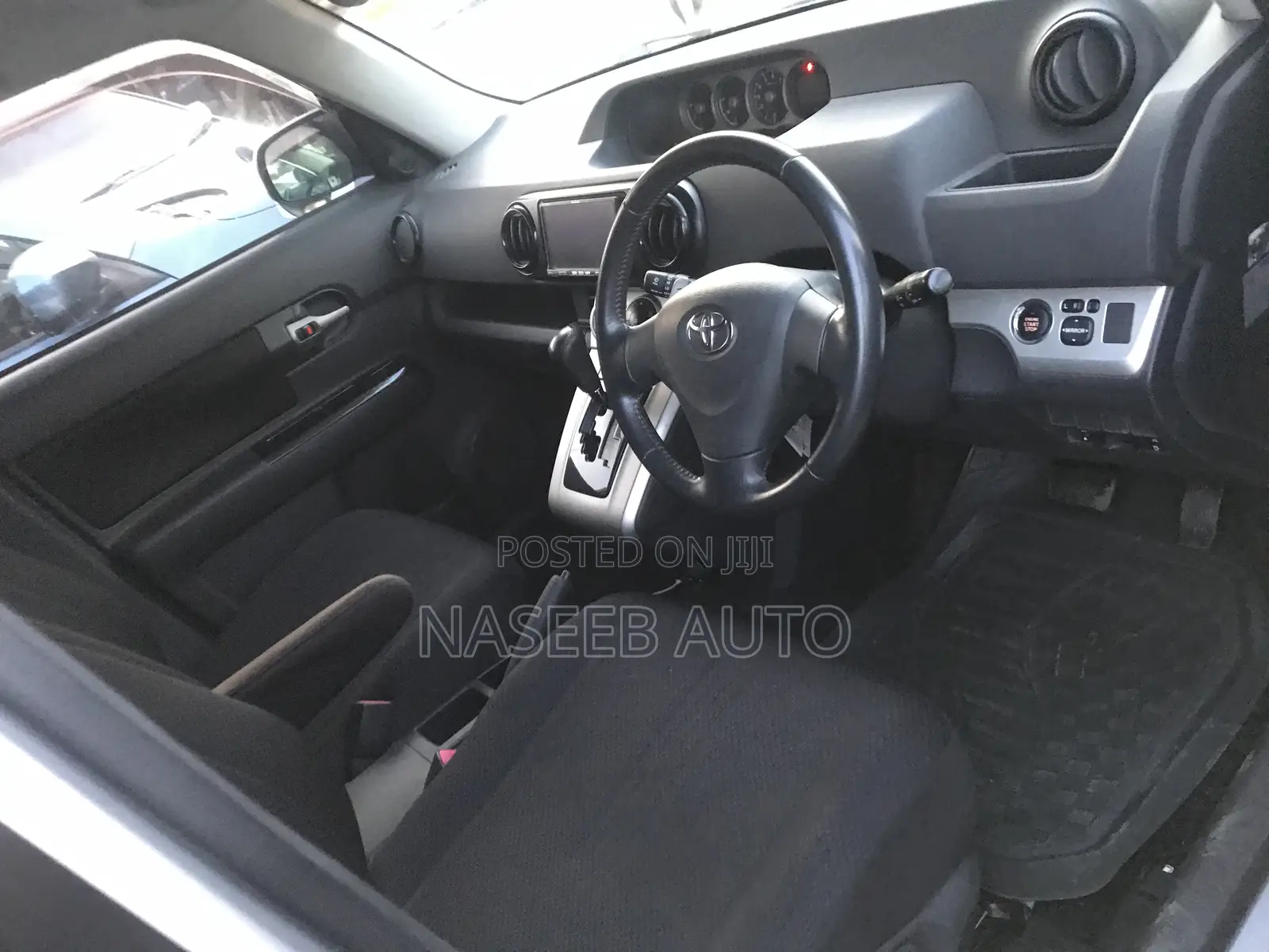 Toyota Corolla Rumion 2010 Silver