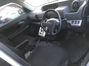 Toyota Corolla Rumion 2010 Silver