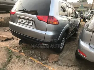 Mitsubishi Pajero Sport 2013 Silver