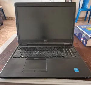 Laptop Dell Latitude E5550 4GB Intel Core i5 HDD 500GB