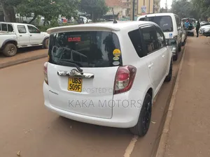 Toyota Ractis 1.5 AWD 2010 White