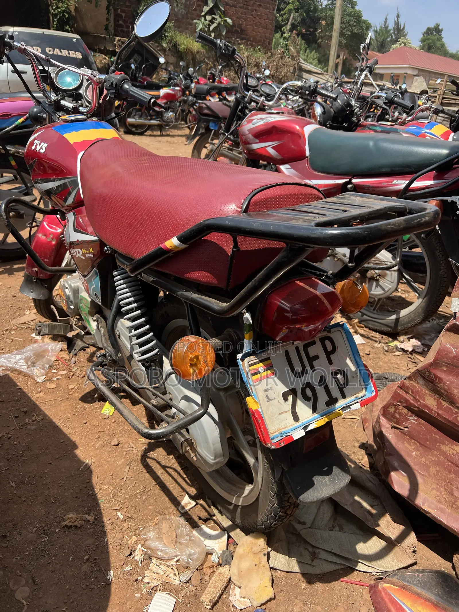 TVS HLX 125 2022 Red