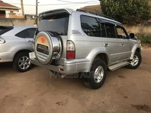 Toyota Land Cruiser 2000 Silver