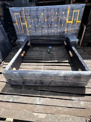 Bed 5by6 in Grey Colour