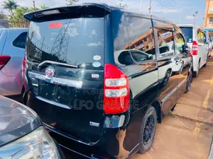 Toyota Noah 2.0 143hp FWD (8 Seater) 2012 Black