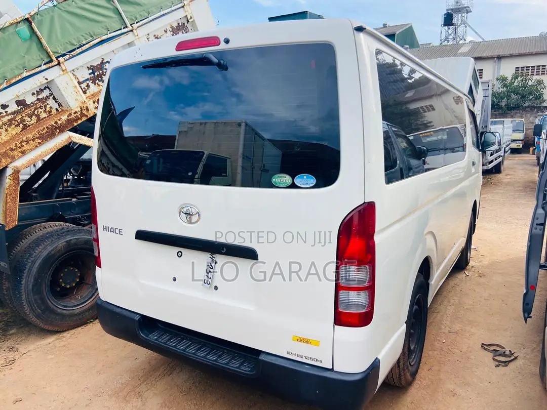 Toyota HiAce 2017 White