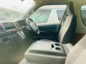 Toyota HiAce 2017 White